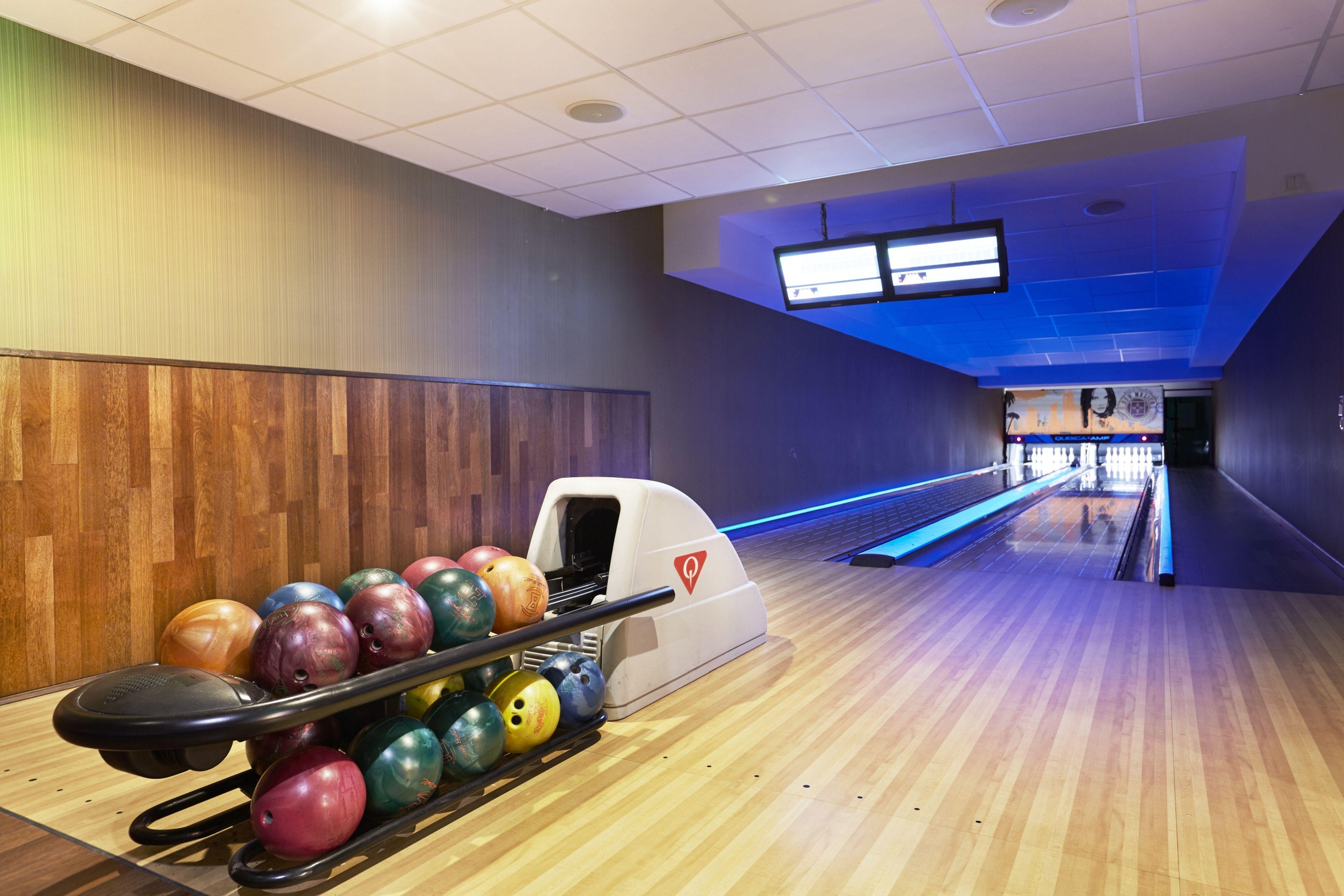 Marine Hotel By Zdrojowa Колобжег Екстериор снимка Bowling at the Student Union