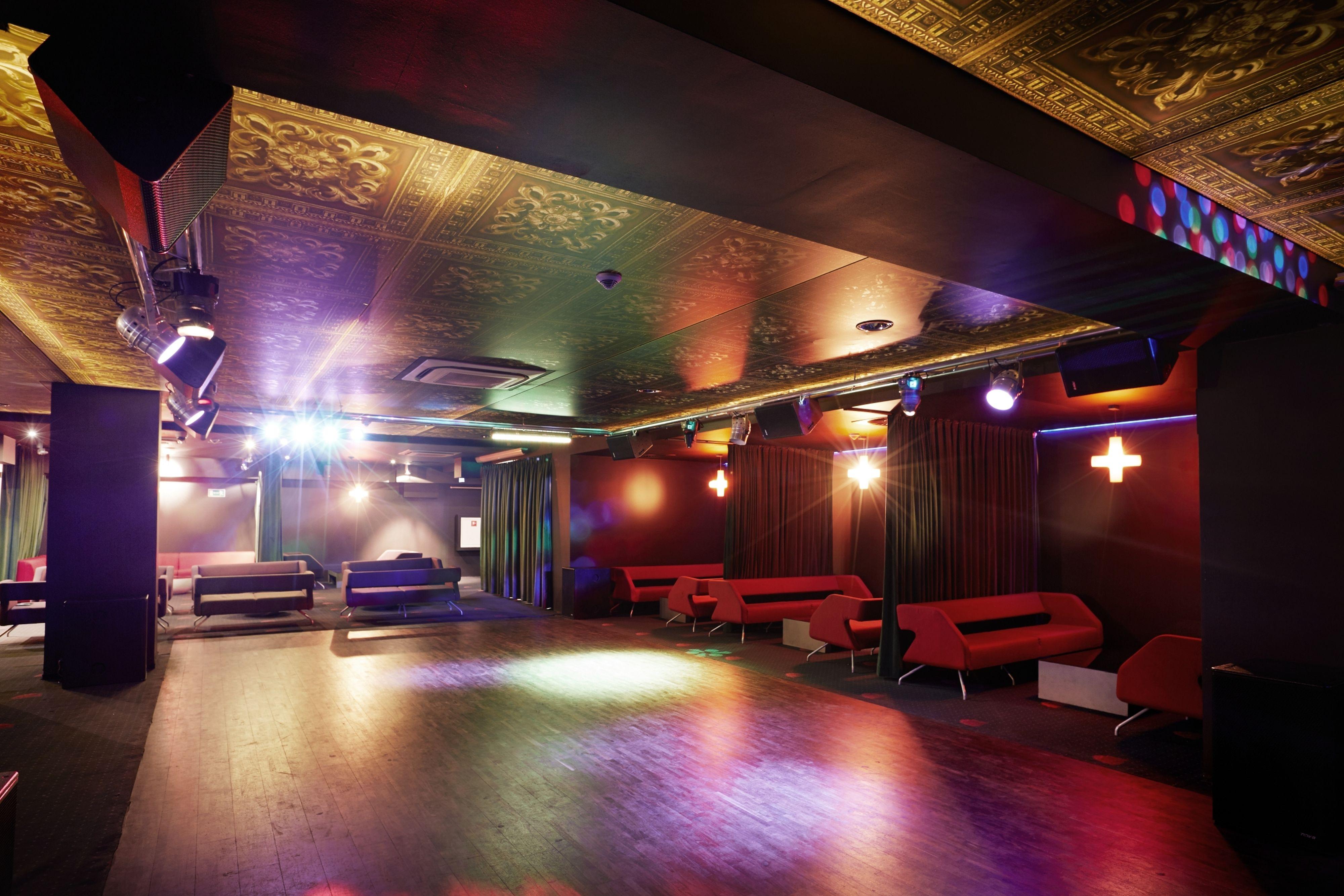 Marine Hotel By Zdrojowa Колобжег Екстериор снимка The interior of the nightclub