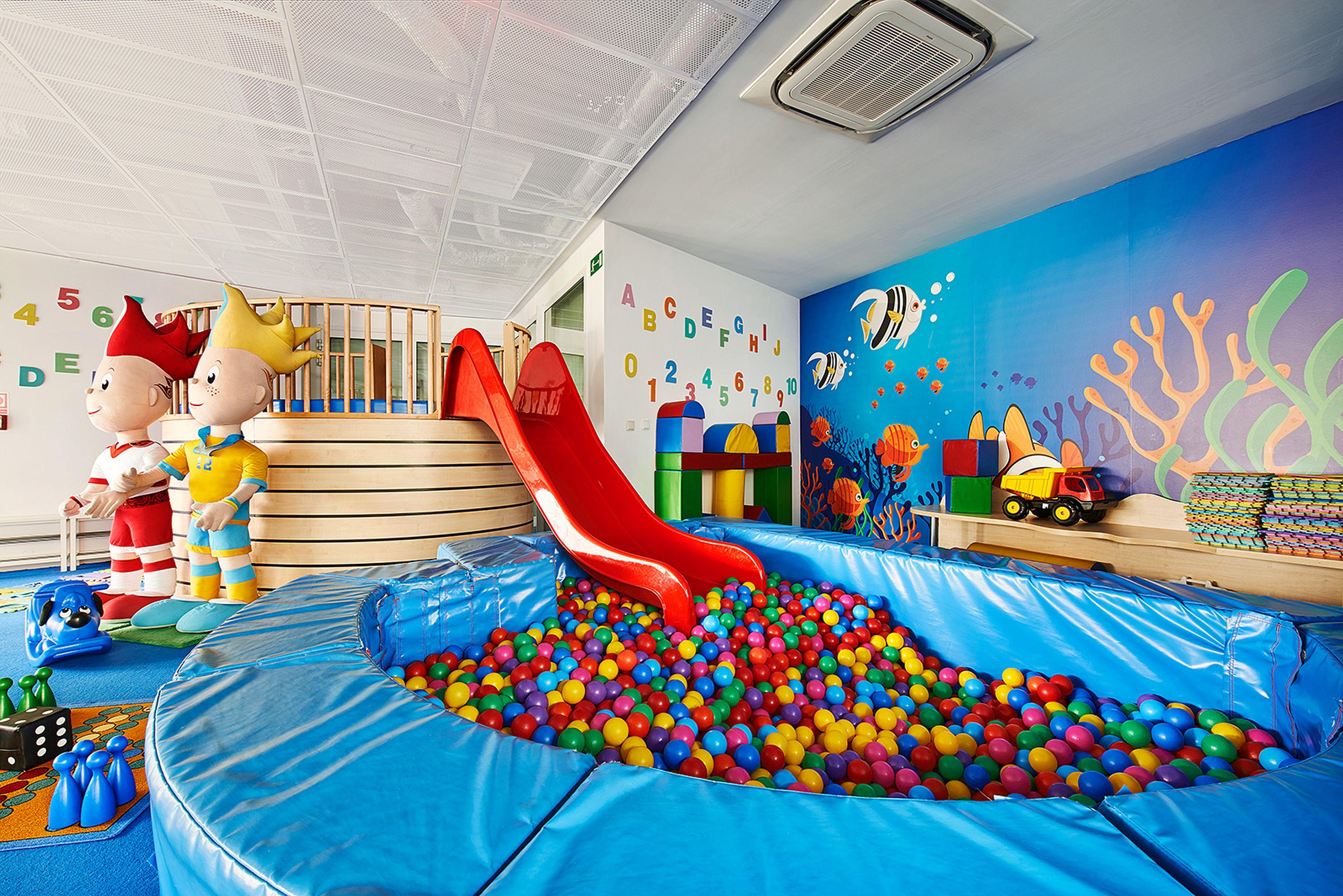 Marine Hotel By Zdrojowa Колобжег Екстериор снимка A ball pit at a soft play centre