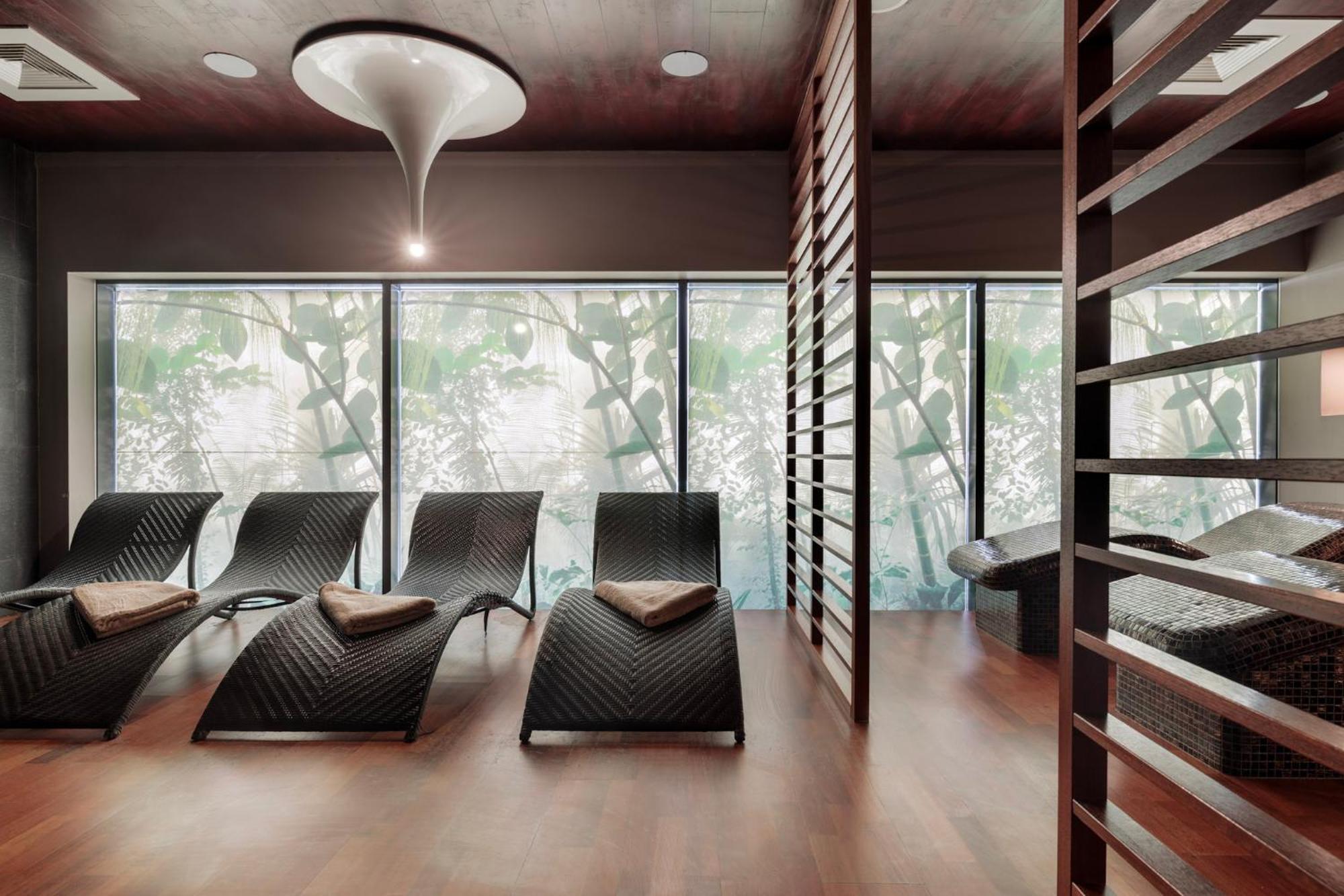 Marine Hotel By Zdrojowa Колобжег Екстериор снимка The spa at The Ivy Spa