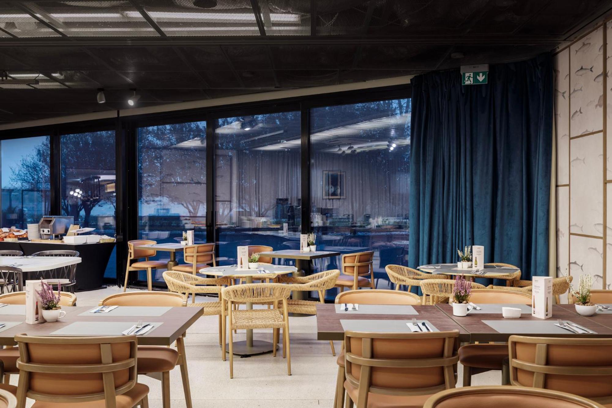 Marine Hotel By Zdrojowa Колобжег Екстериор снимка Restaurant