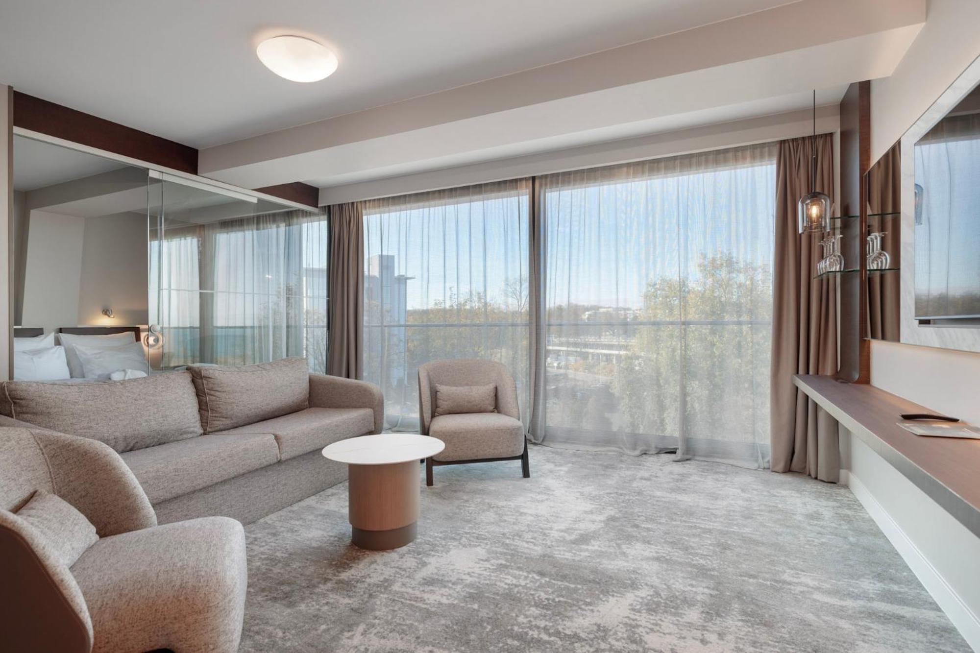Marine Hotel By Zdrojowa Колобжег Екстериор снимка A suite at the hotel