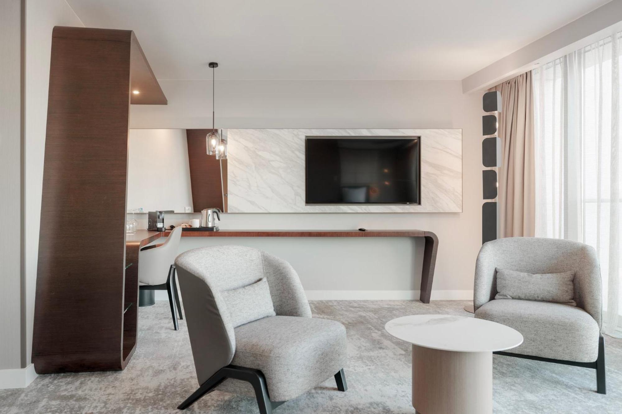 Marine Hotel By Zdrojowa Колобжег Екстериор снимка A suite at the hotel